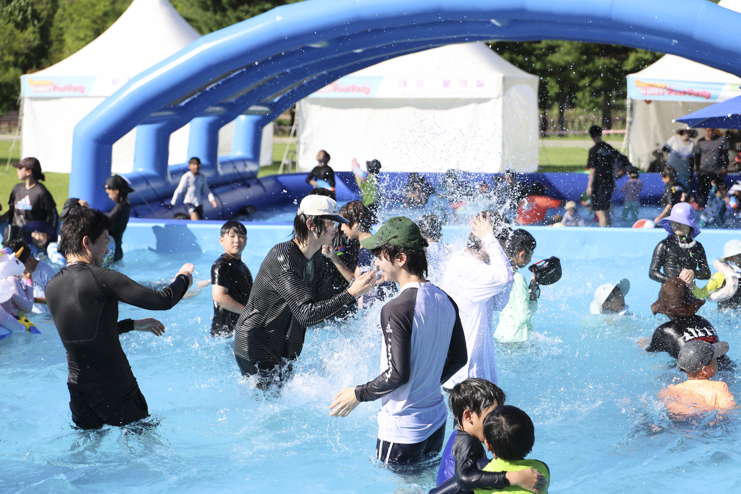  л  ǮƼ(Dunsan Water Pool Party) - Ÿ ȭ ִ   Ȳ 
