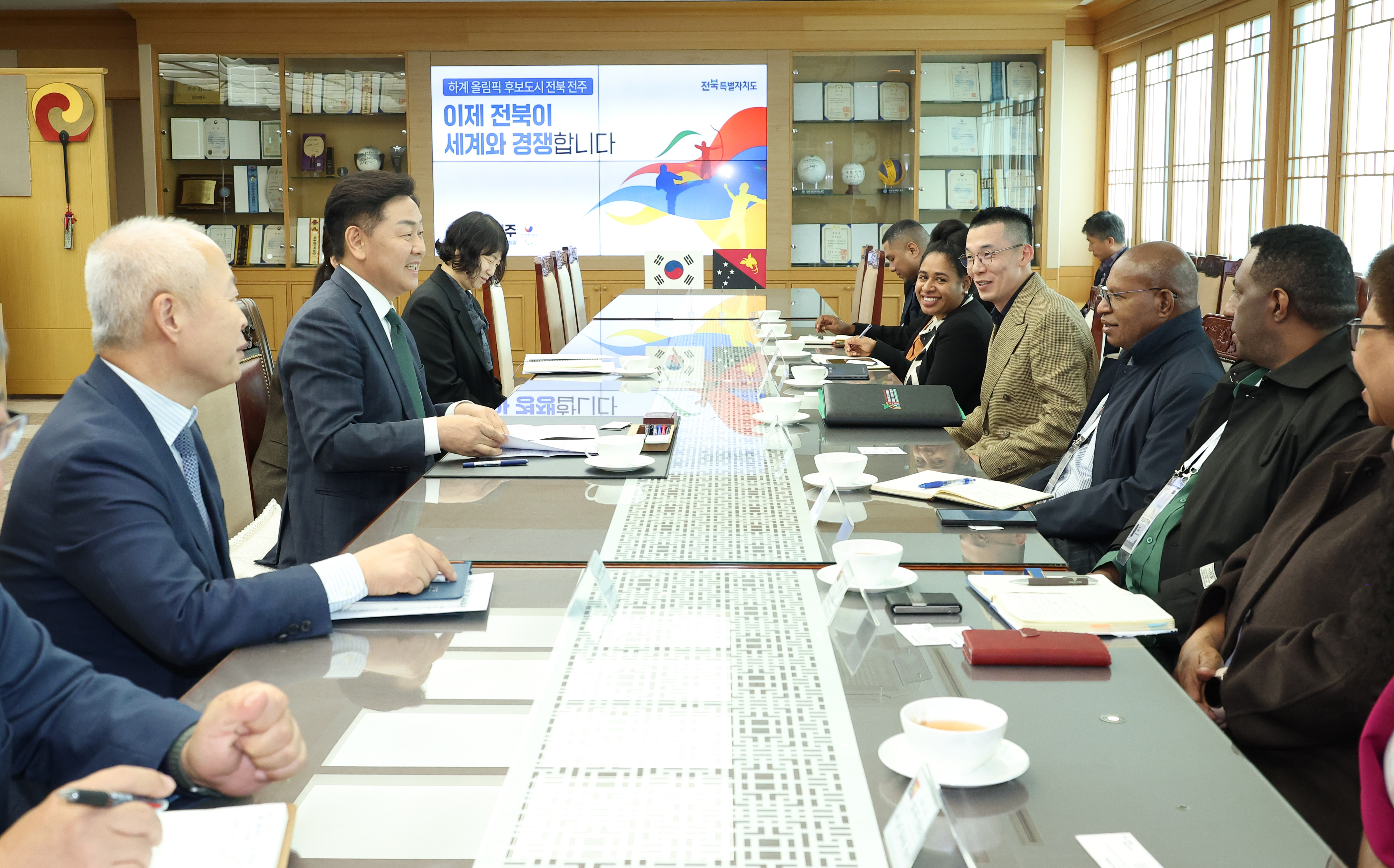 Ưġ–Ǫƴ,    ٺо  ȭ