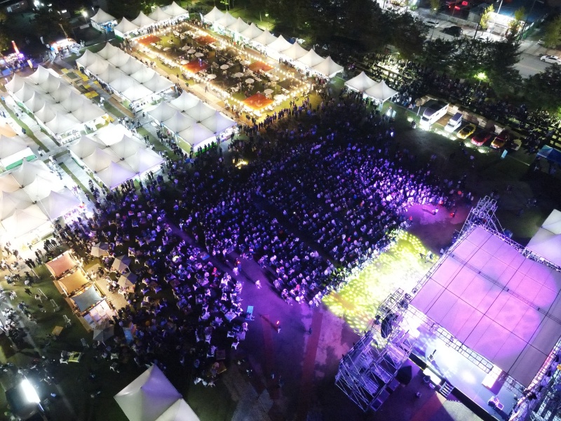 ֱ,   ȭ '̺  佺Ÿ' ,  ̻