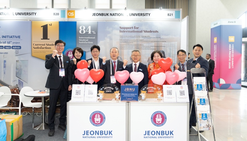 ϴ, QS  ȸǼ ۷ι  ˸