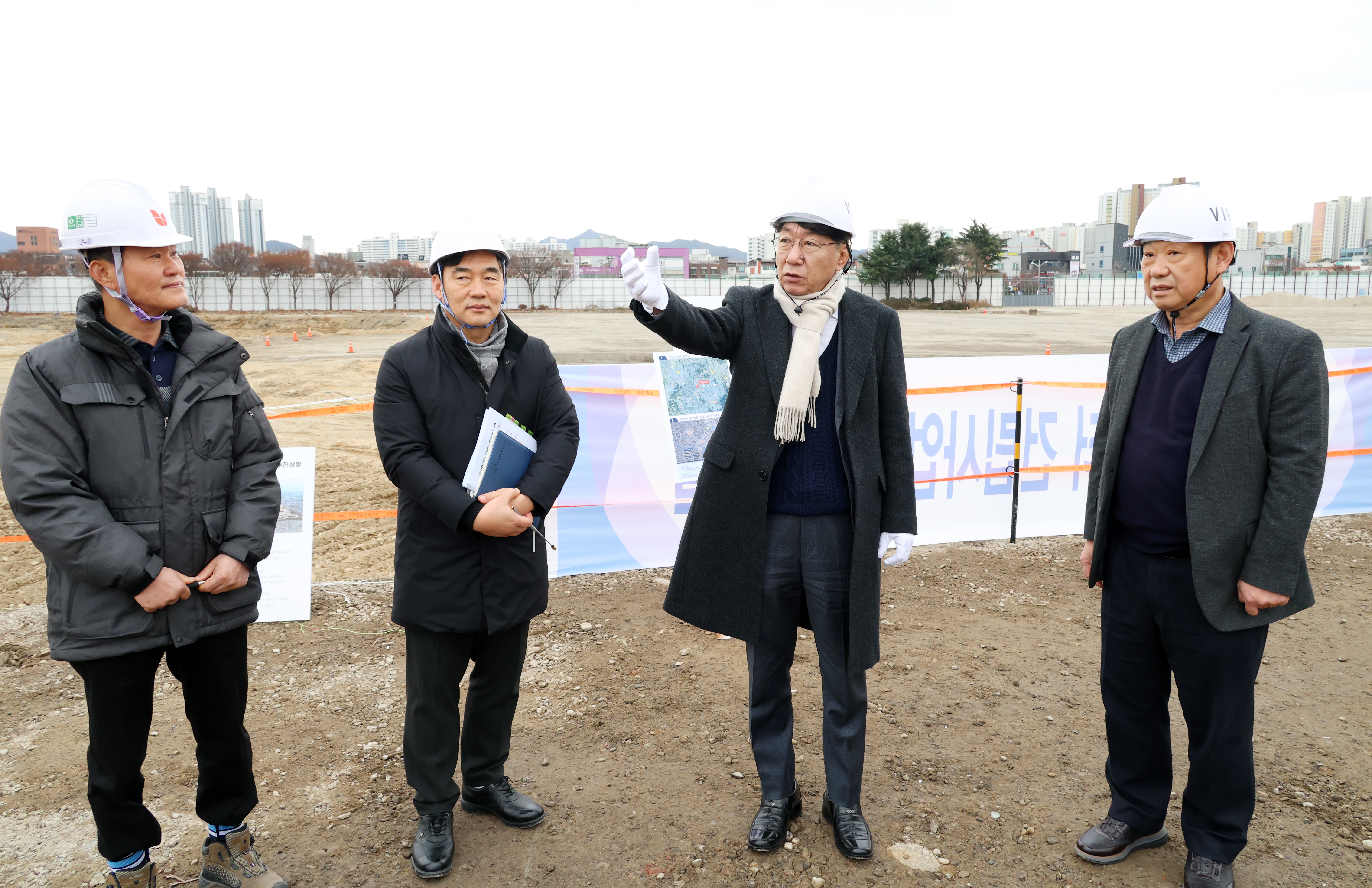 ���������Ǽ��� �Ǹ� ù ��, ����繫�� ��ġ