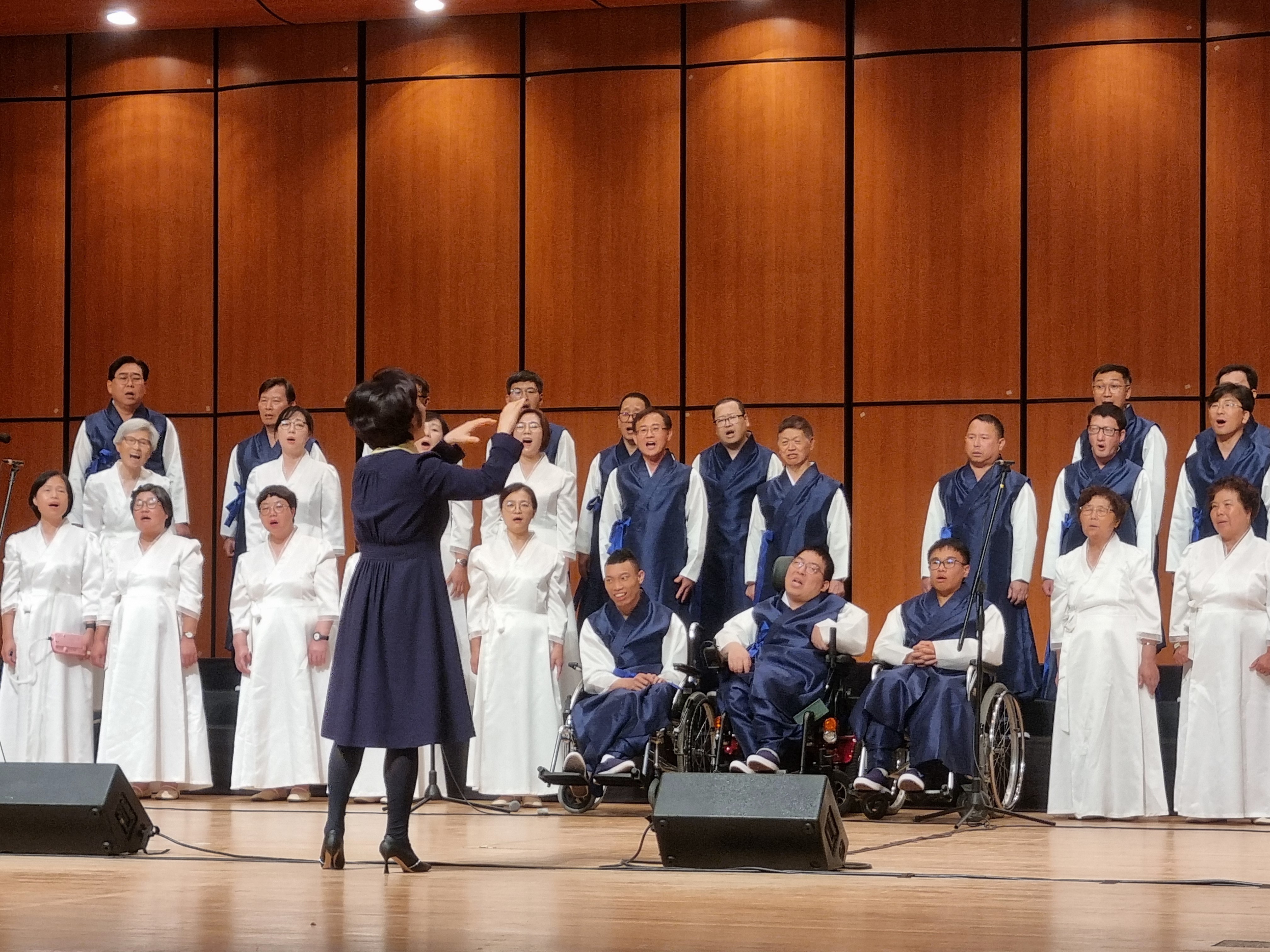 �����������â�� `��'  ������ ����