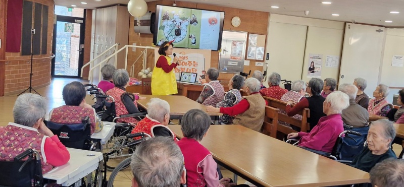 ���ֱ����߾ӵ�����,  ��2026�� å �о��ִ� ��ȭ�����ܡ� �ܿ� ����